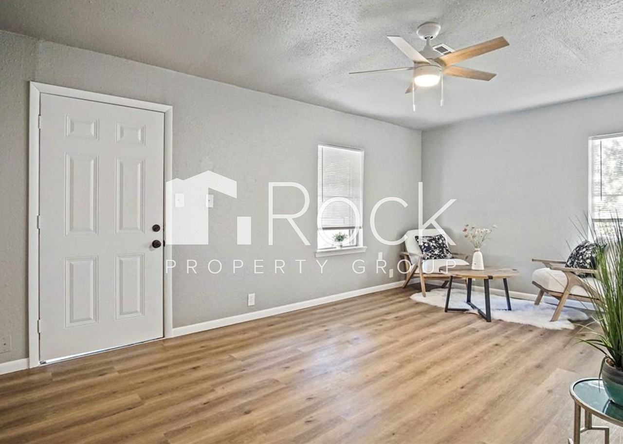 521 E Douglas Dr - Photo 5 of 8