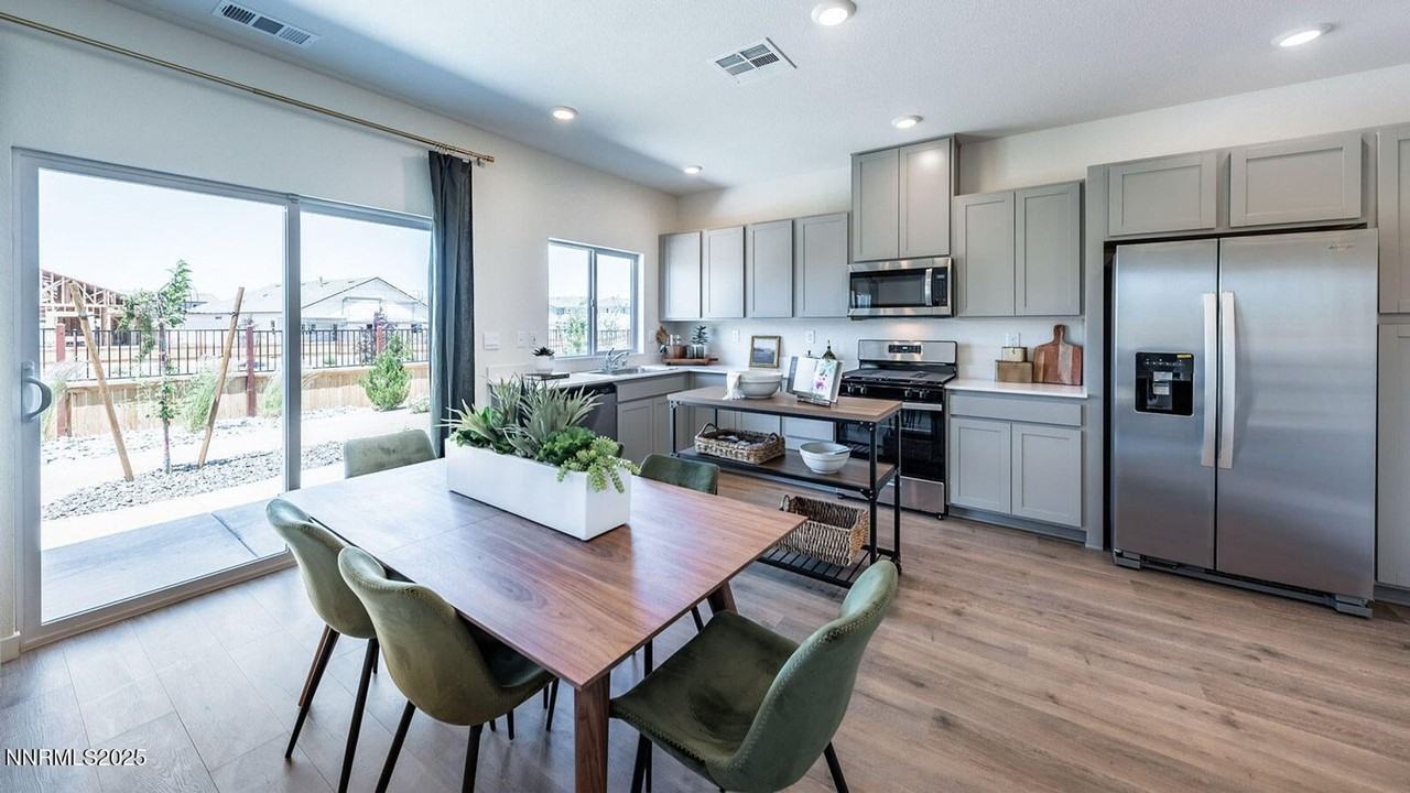 7481 Capstone Dr - Photo 7 of 21