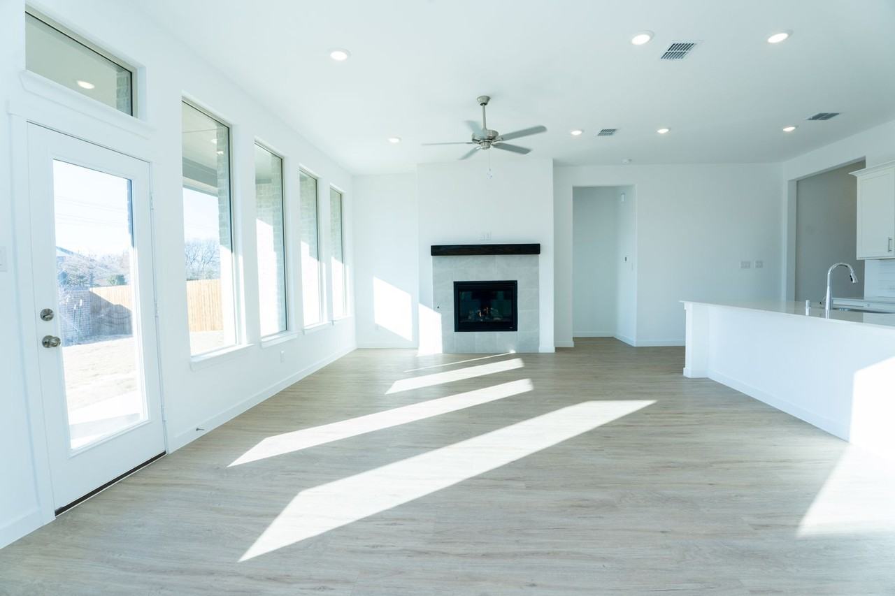 1508 Adams Dr - Photo 3 of 37