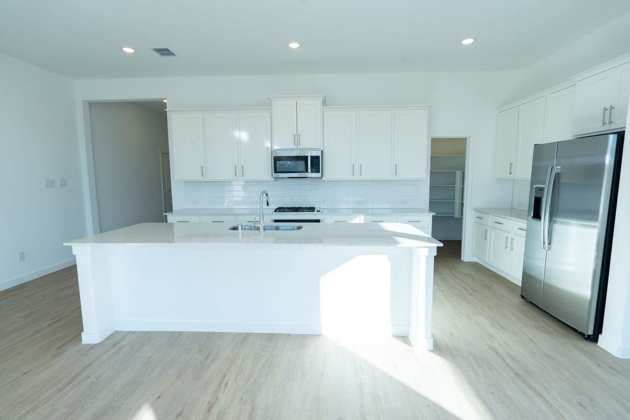 1508 Adams Dr - Photo 6 of 37