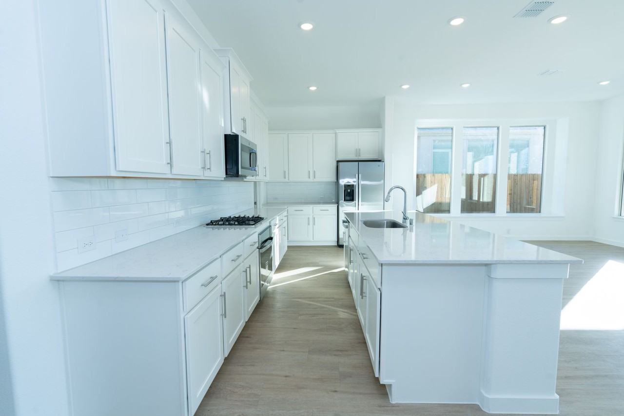 1508 Adams Dr - Photo 7 of 37