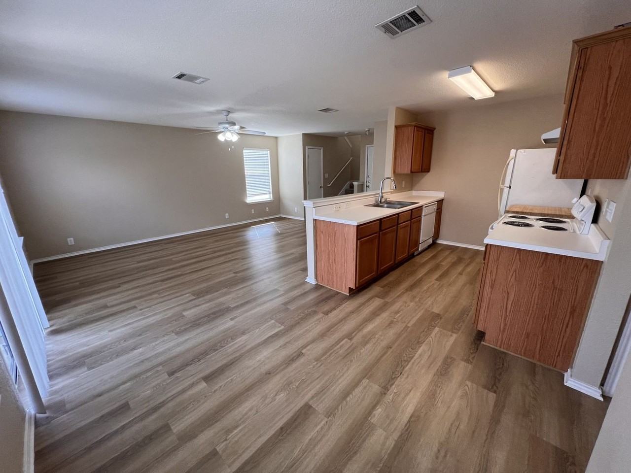 14234 Bobolink Cv - Photo 5 of 32