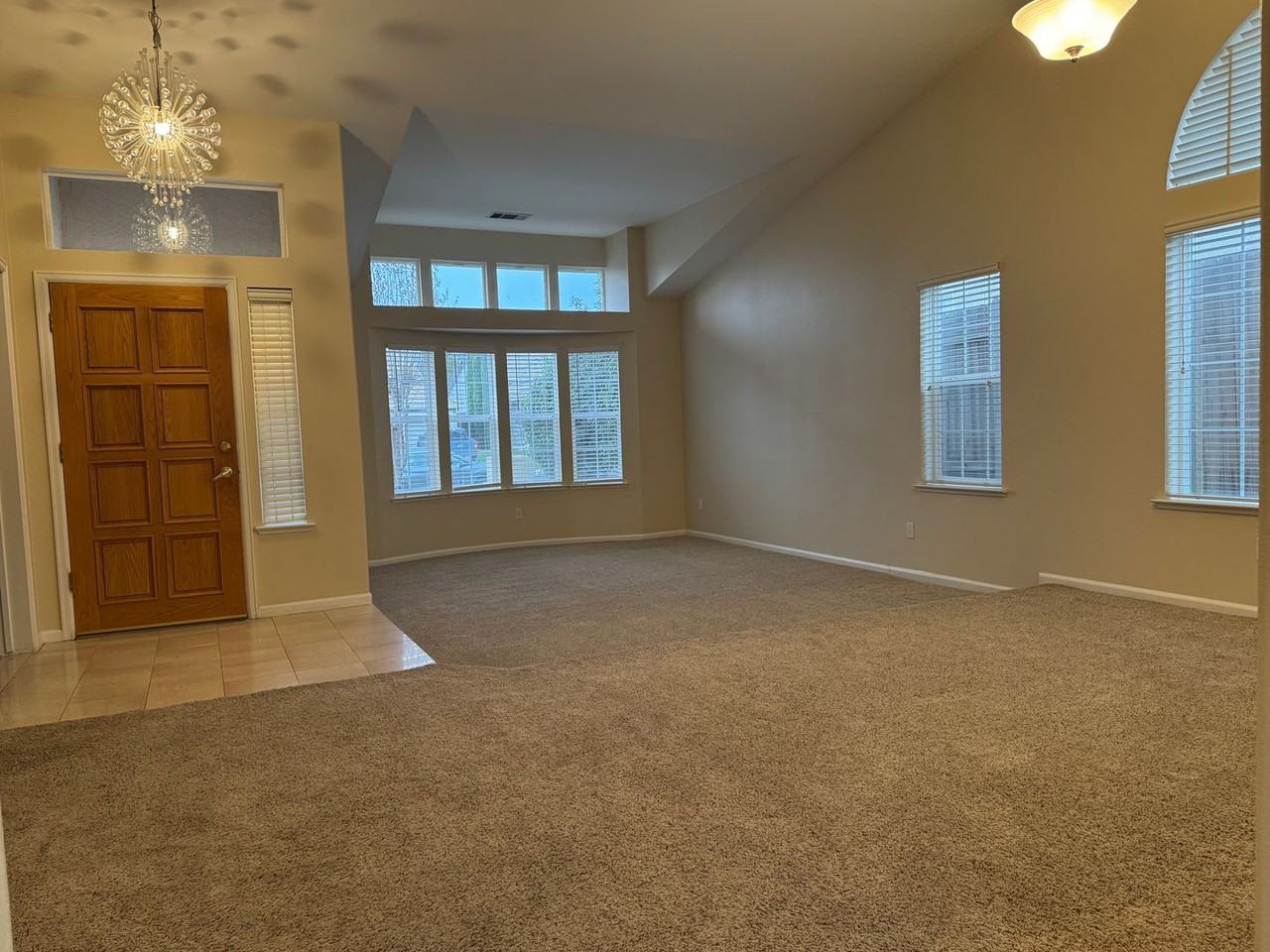 251 Luna Cir - Photo 3 of 19