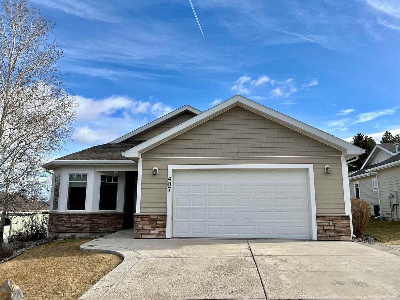 407 Fountain Ct - Photo 2 of 18