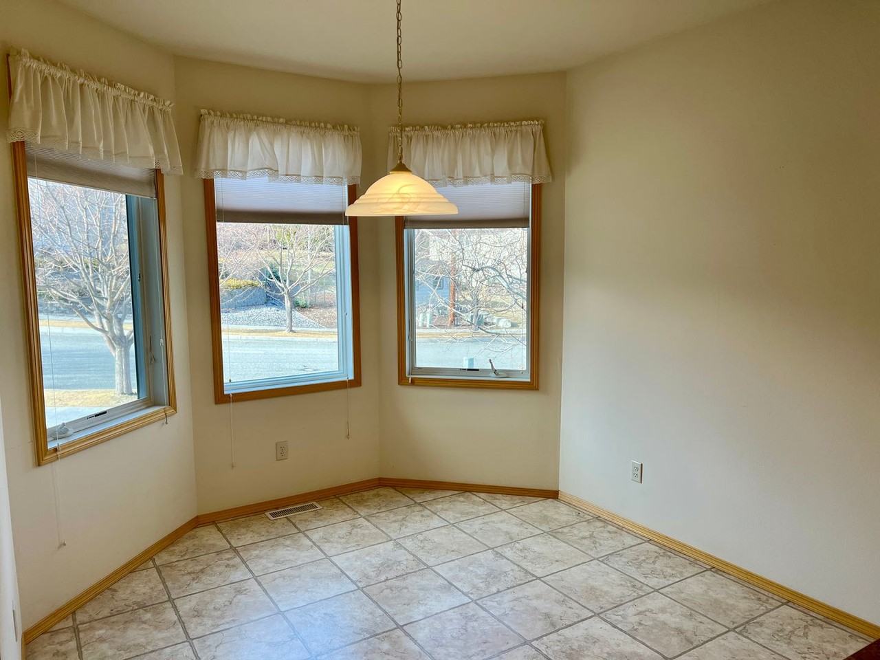 407 Fountain Ct - Photo 6 of 18