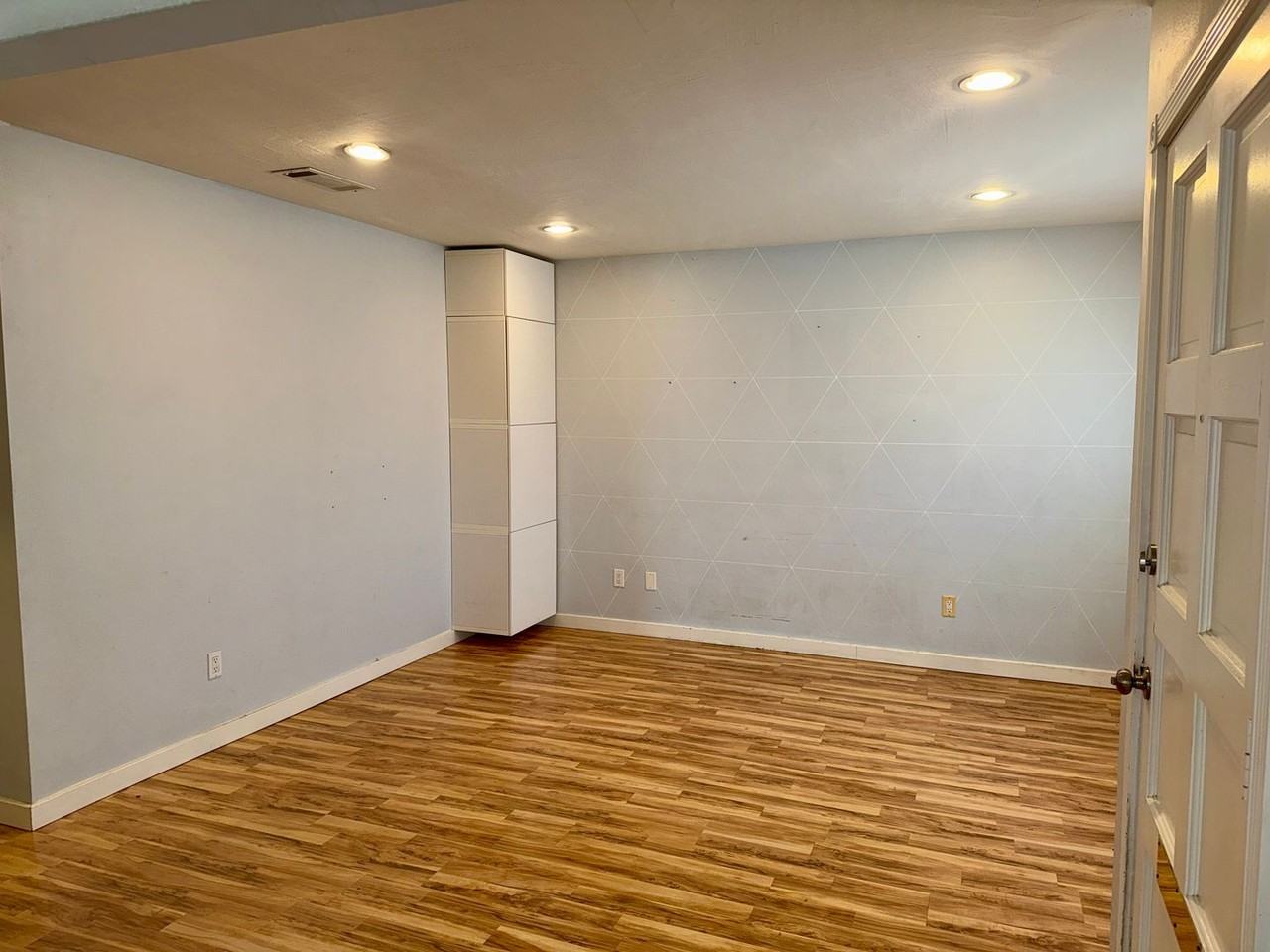 4766 32nd St - Photo 3 of 11