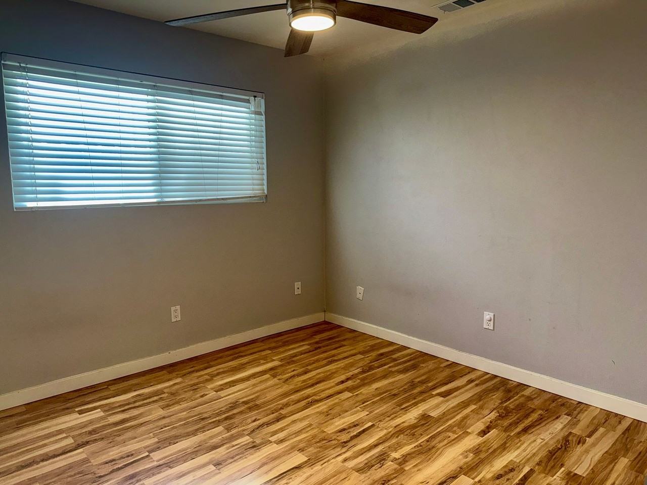 4766 32nd St - Photo 5 of 11