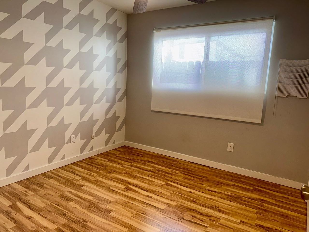 4766 32nd St - Photo 7 of 11