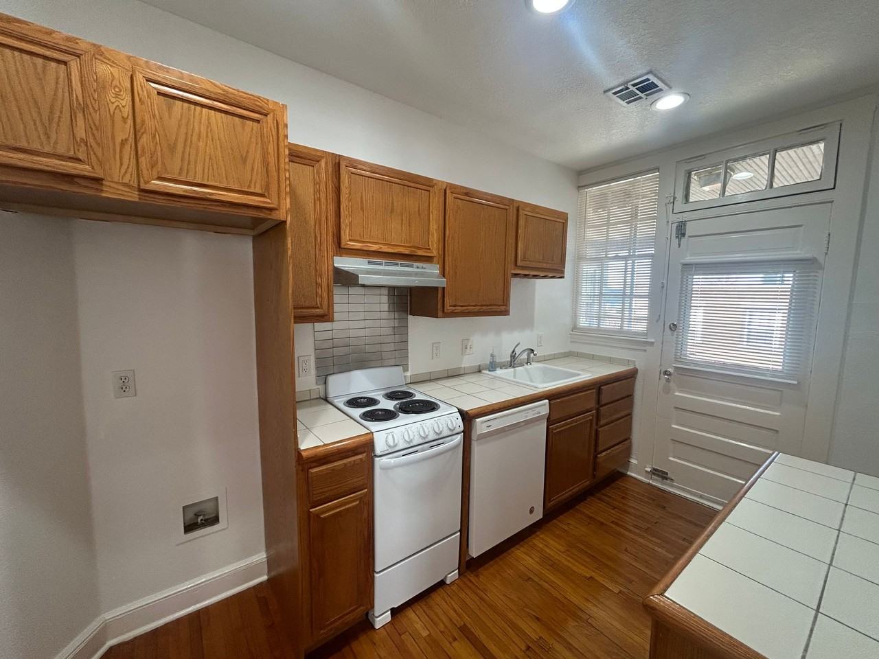 1610 S Quaker Ave #3 - Photo 7 of 17