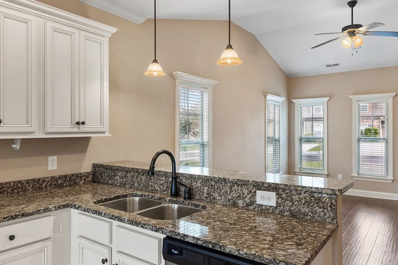 157 Belle Chase Way Ne - Photo 4 of 22