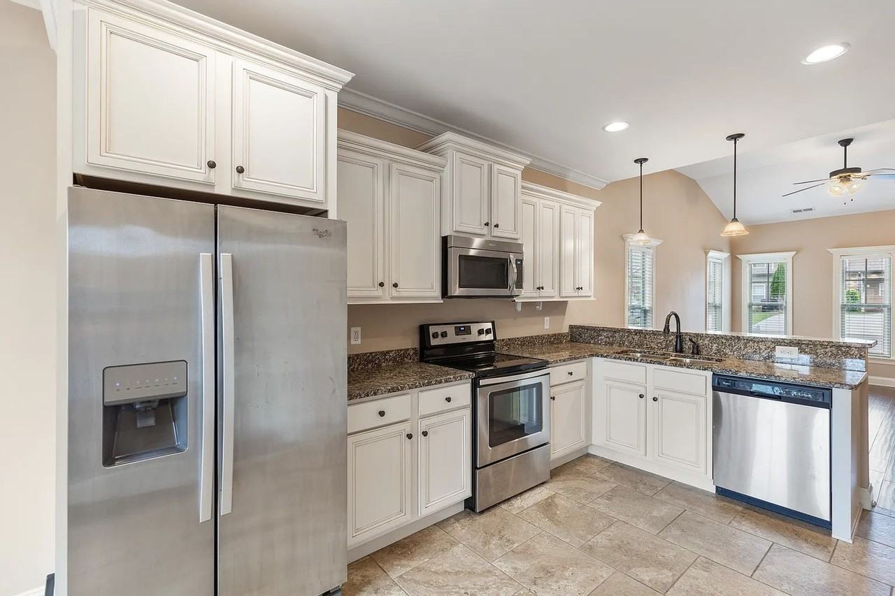 157 Belle Chase Way Ne - Photo 3 of 22