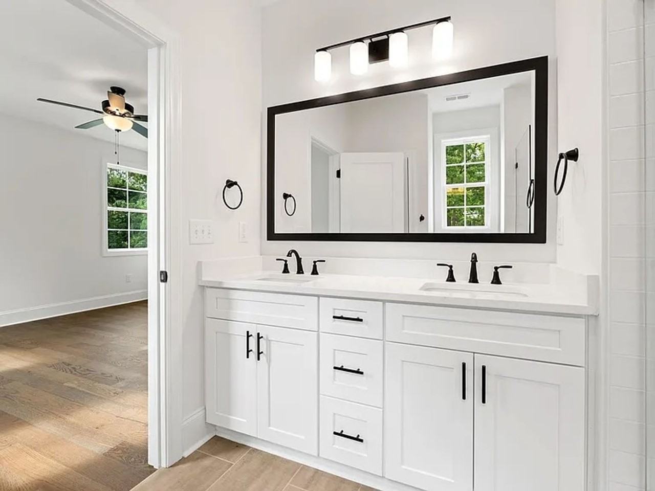 711 N Main St Apt A - Photo 3 of 15