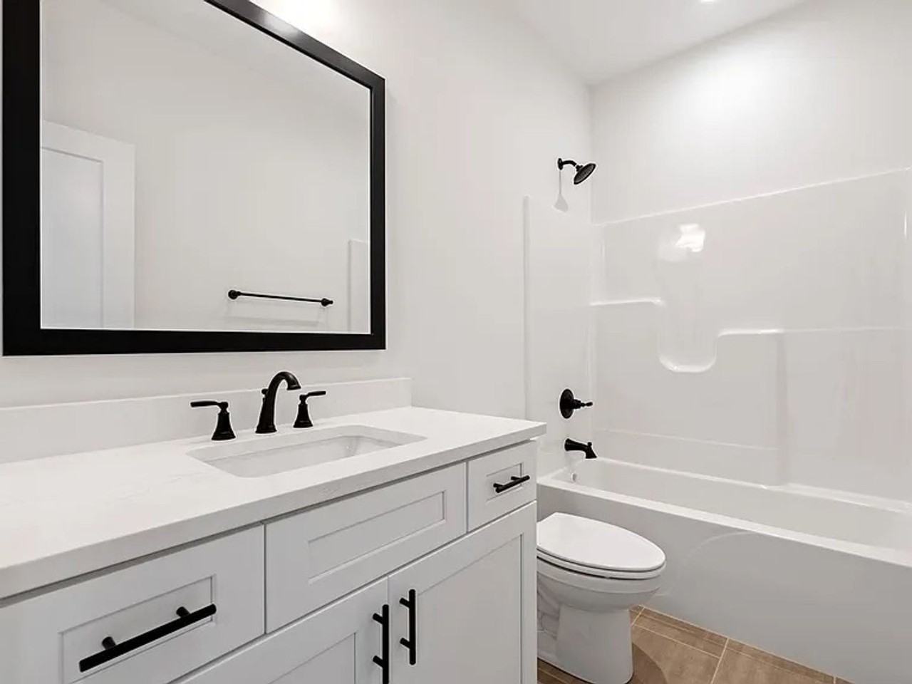 711 N Main St Apt A - Photo 7 of 15