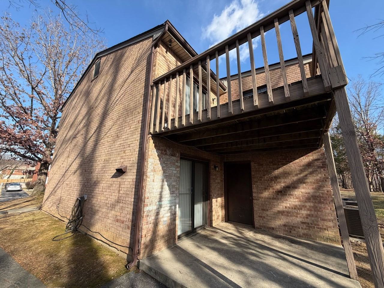 5303 Century Dr - Photo 3 of 11