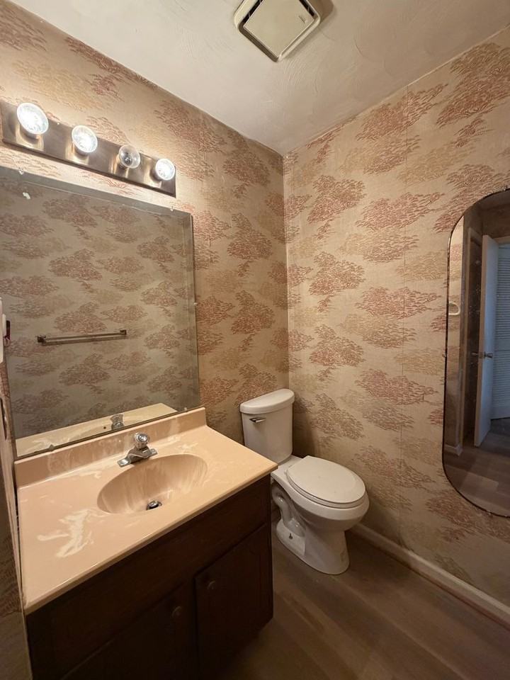 5303 Century Dr - Photo 5 of 11