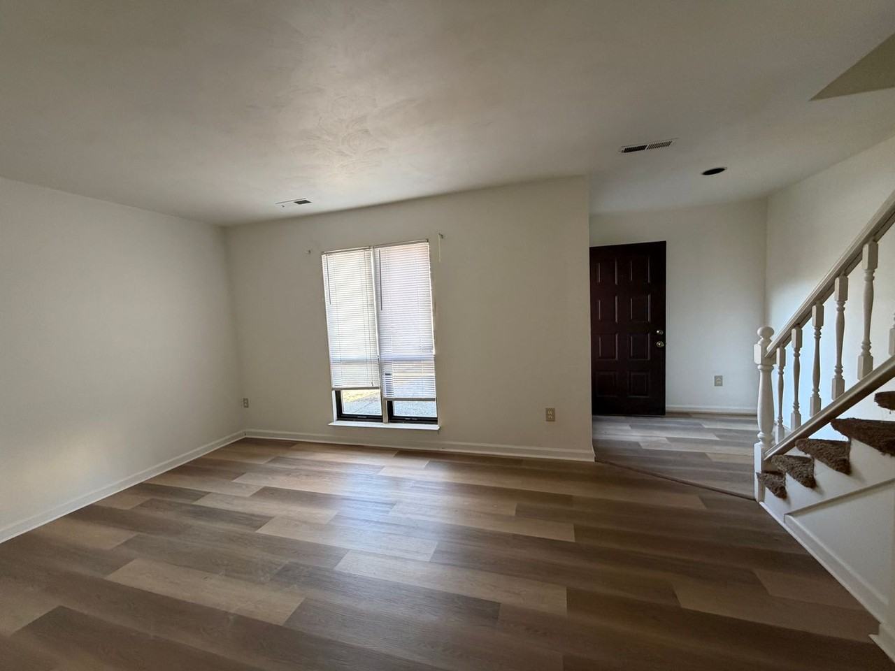 5303 Century Dr - Photo 6 of 11