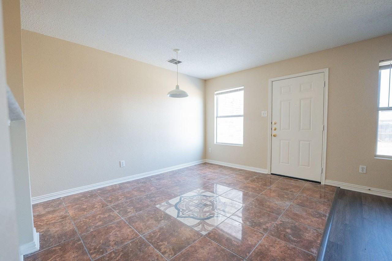 1265 Highview Dr - Photo 3 of 19