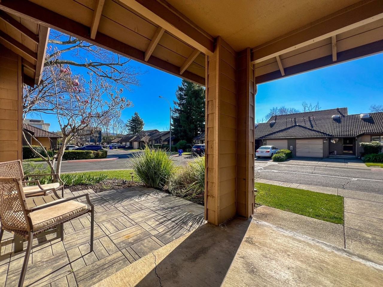 880 Professional Dr - Photo 2 of 22