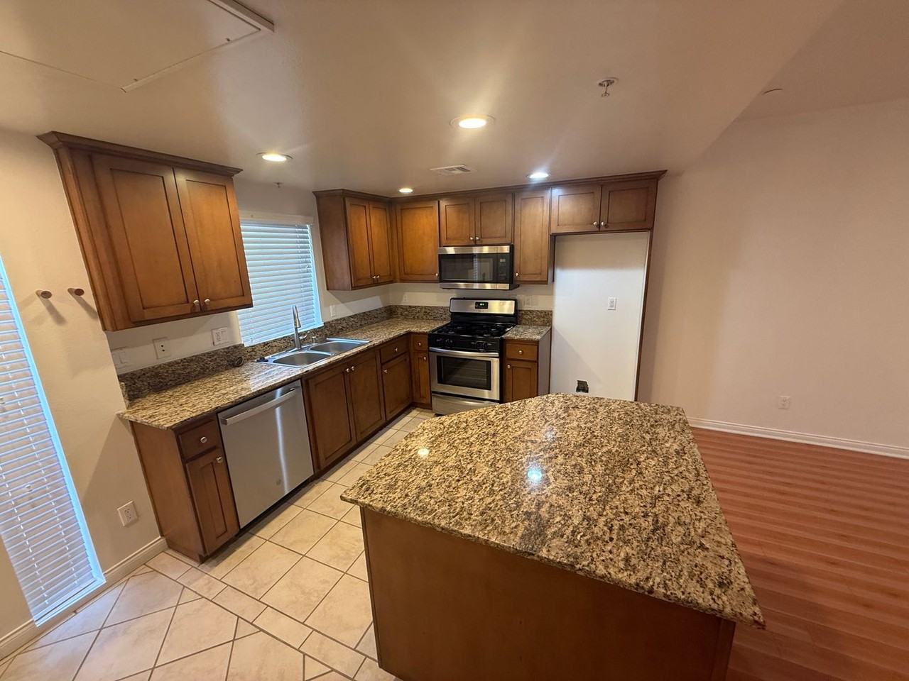 4609 Kester Ave - Photo 4 of 18