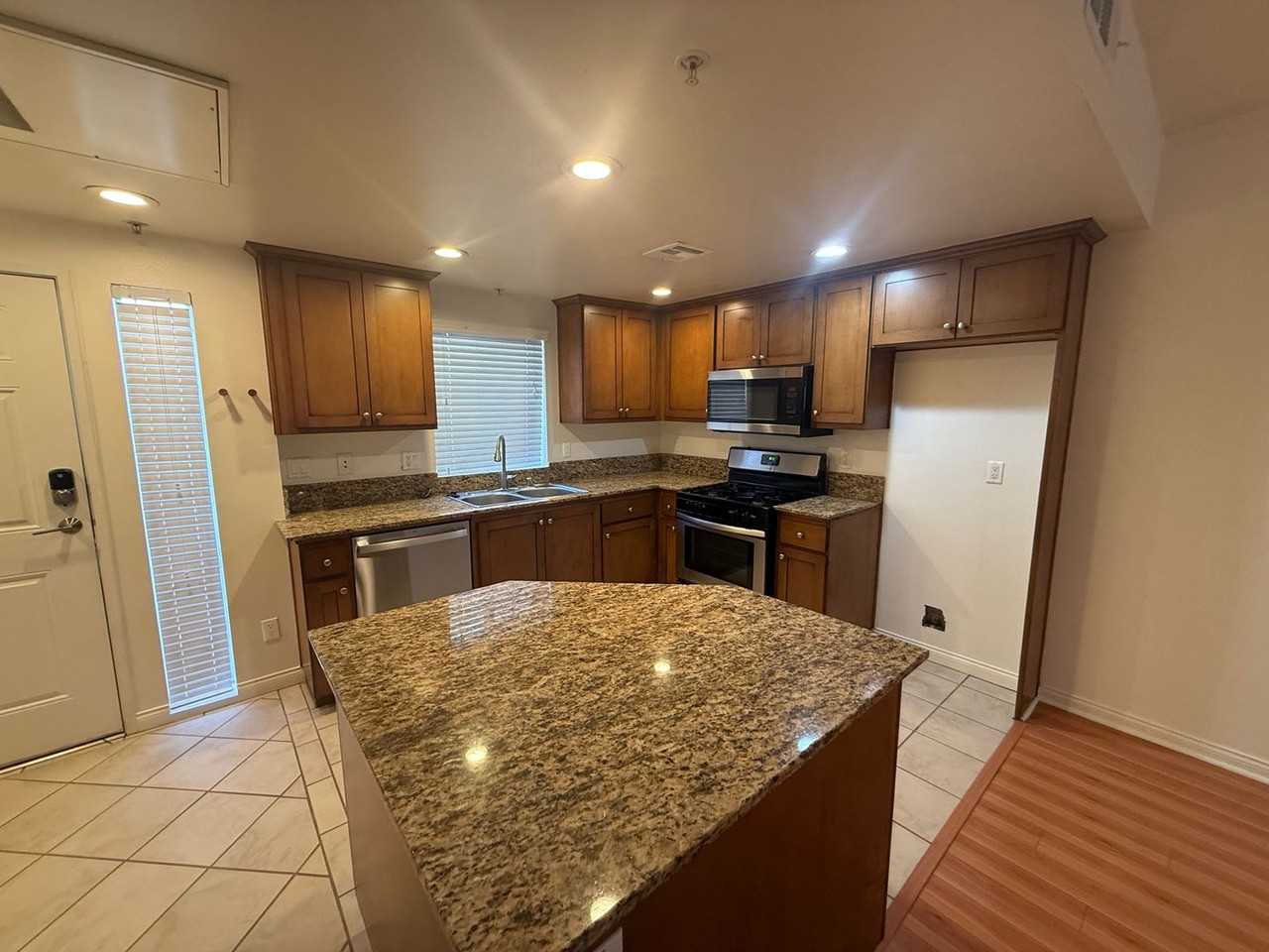 4609 Kester Ave - Photo 5 of 18