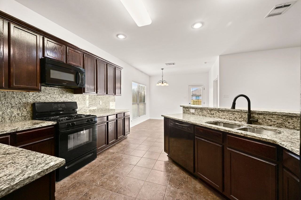 42351 Cedarstone Ave - Photo 5 of 20