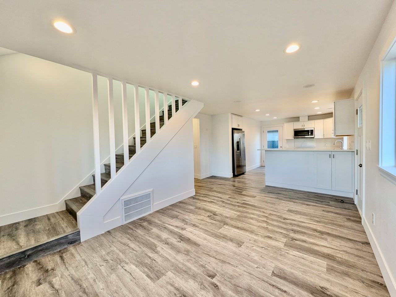 105 E Arlington St - Photo 6 of 25