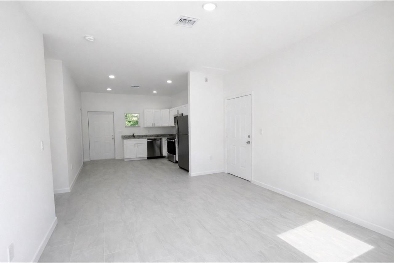 3307 50th St W - Photo 3 of 14