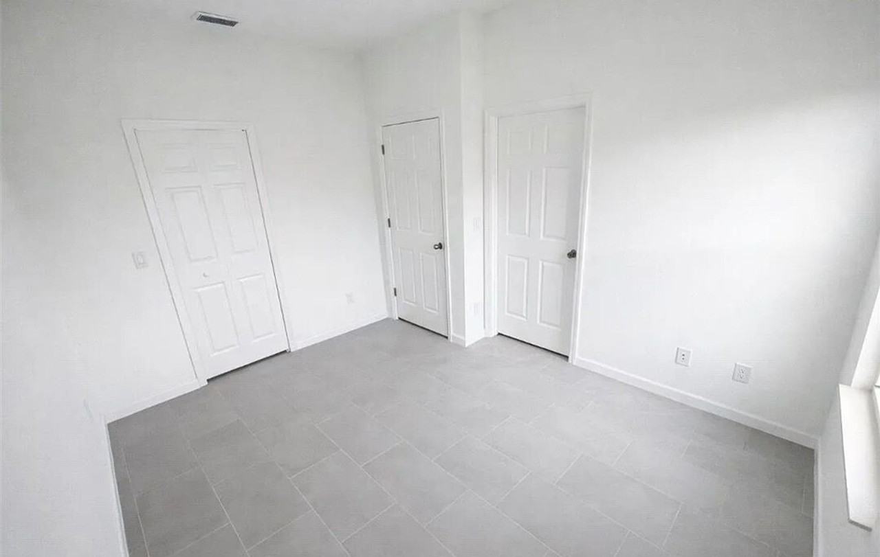 857 Bently St E - Photo 6 of 11