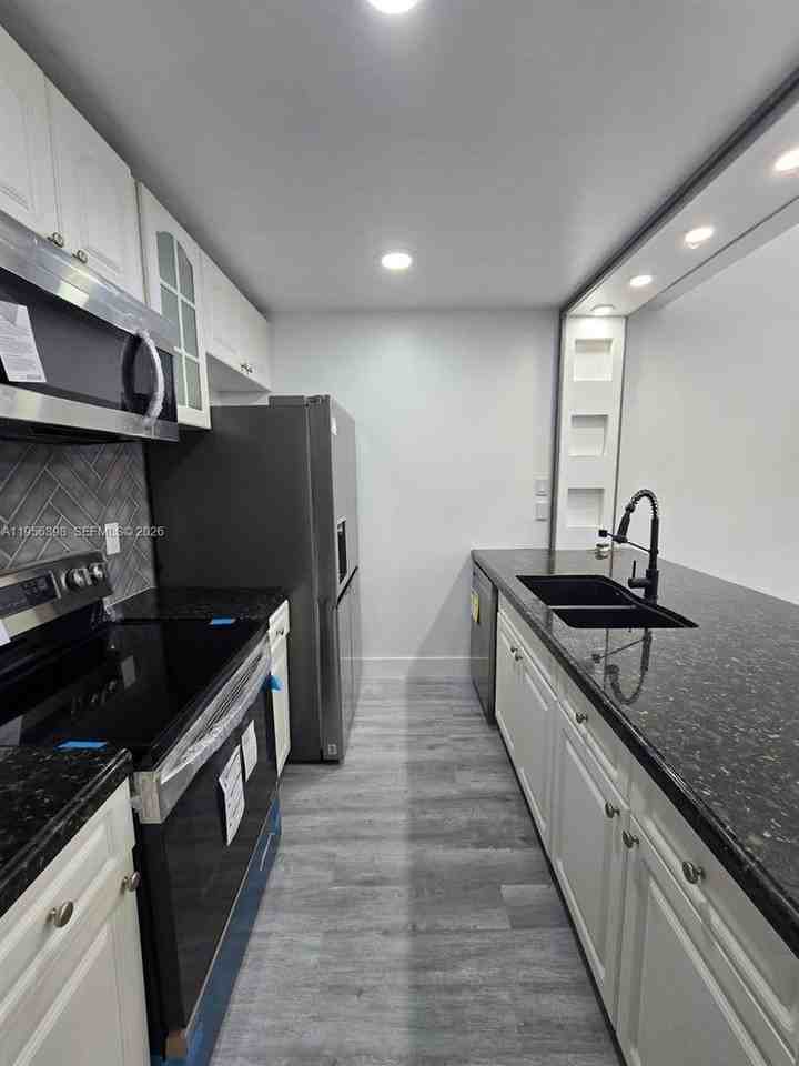 1120 Parkside Green Dr - Photo 2 of 21