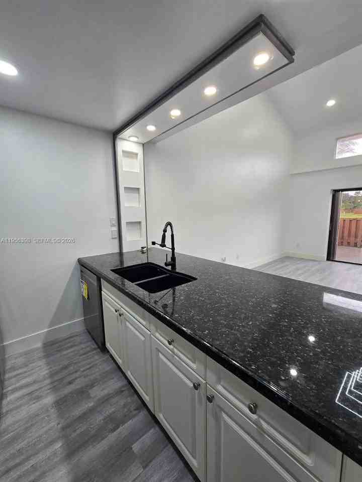 1120 Parkside Green Dr - Photo 3 of 21