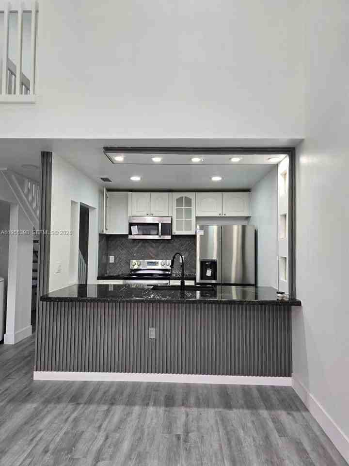 1120 Parkside Green Dr - Photo 4 of 21