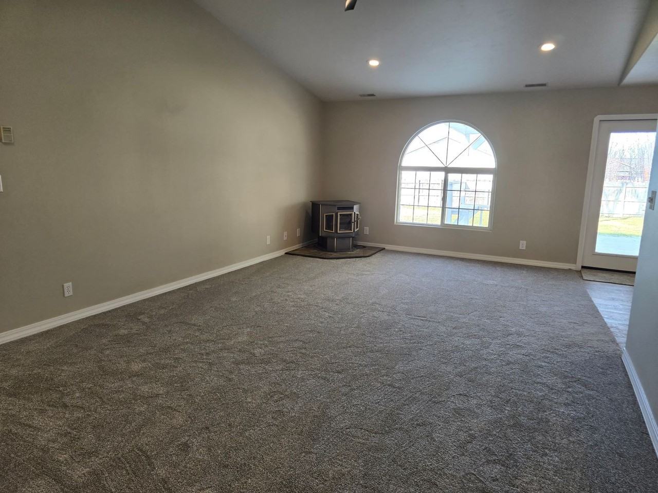 109 Coronado Ave - Photo 3 of 18