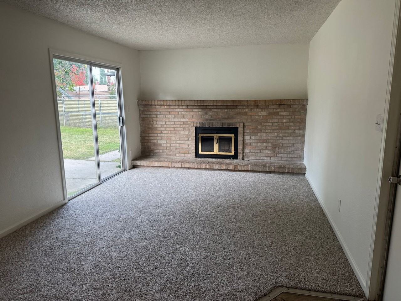 1661 Juneau Ct - Photo 3 of 9