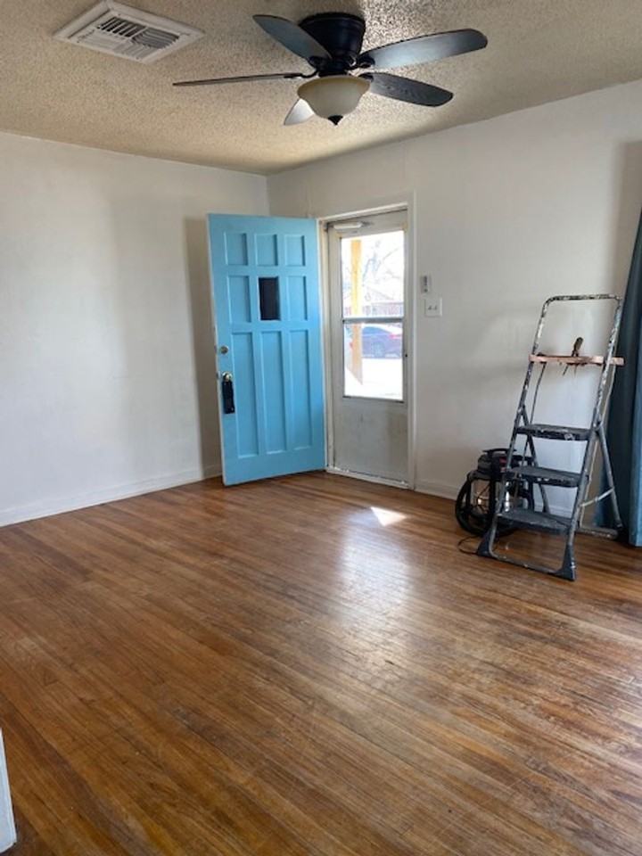 773 Sunset Dr - Photo 2 of 10