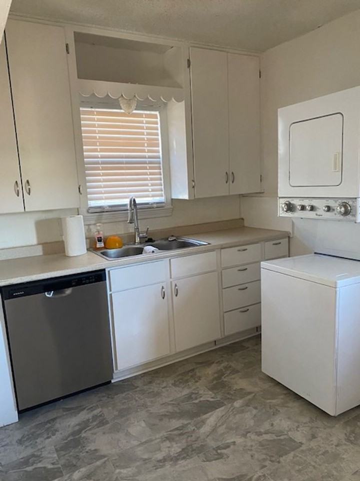 773 Sunset Dr - Photo 4 of 10