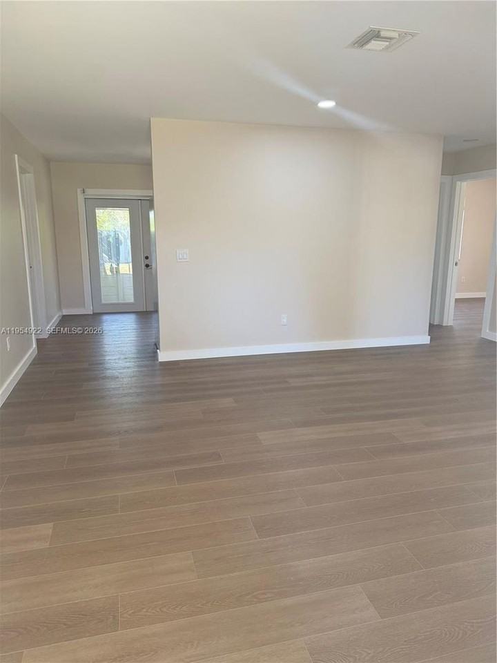 3978 Nokomis Ave - Photo 2 of 12