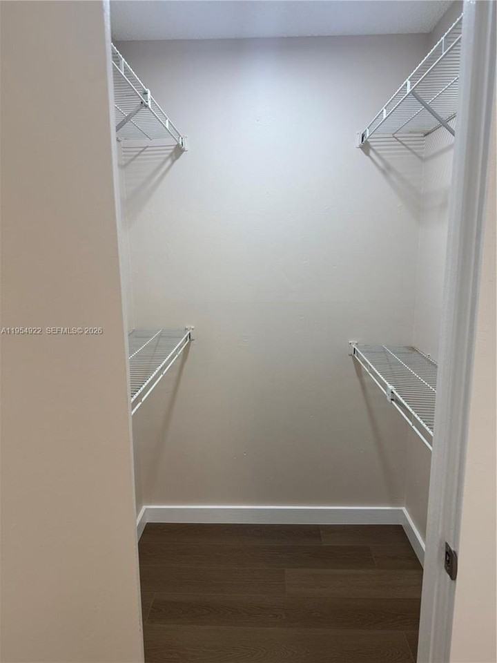 3978 Nokomis Ave - Photo 5 of 12