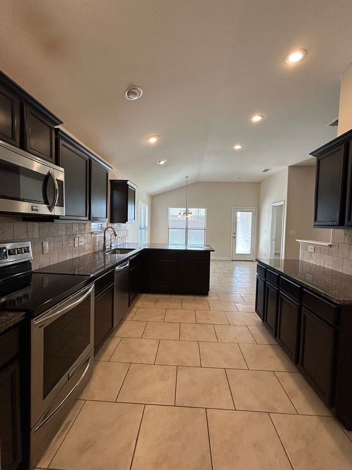 808 Brittlebush Ct - Photo 5 of 20