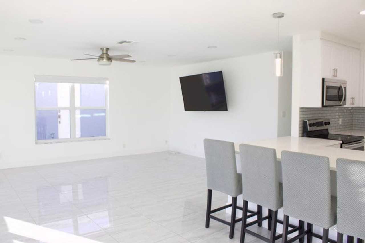 517 Nw 52nd St - Photo 4 of 16