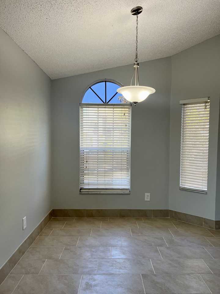 2386 Harbor Town Dr #1 - Photo 5 of 33