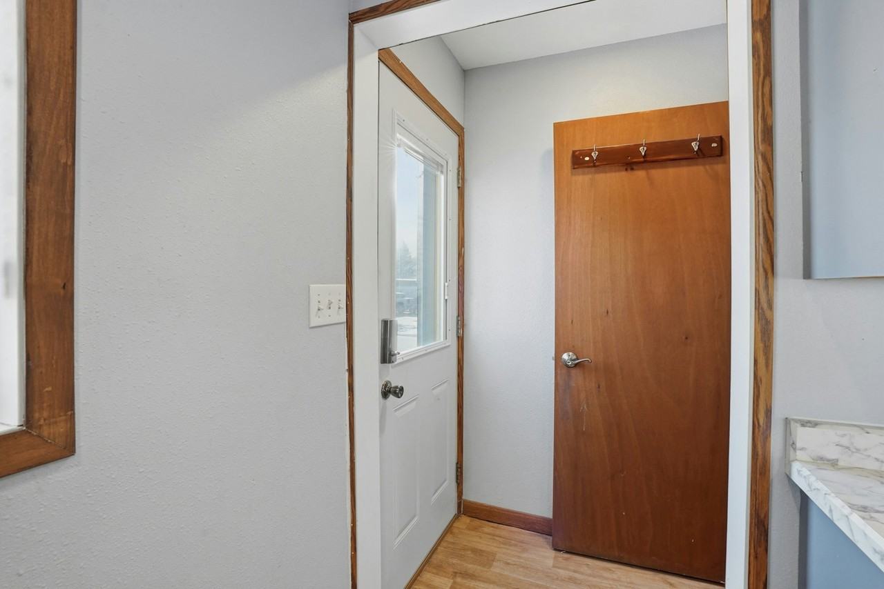 617 5th St SE - Photo 4 of 22