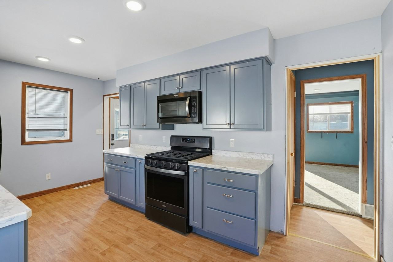 617 5th St SE - Photo 5 of 22