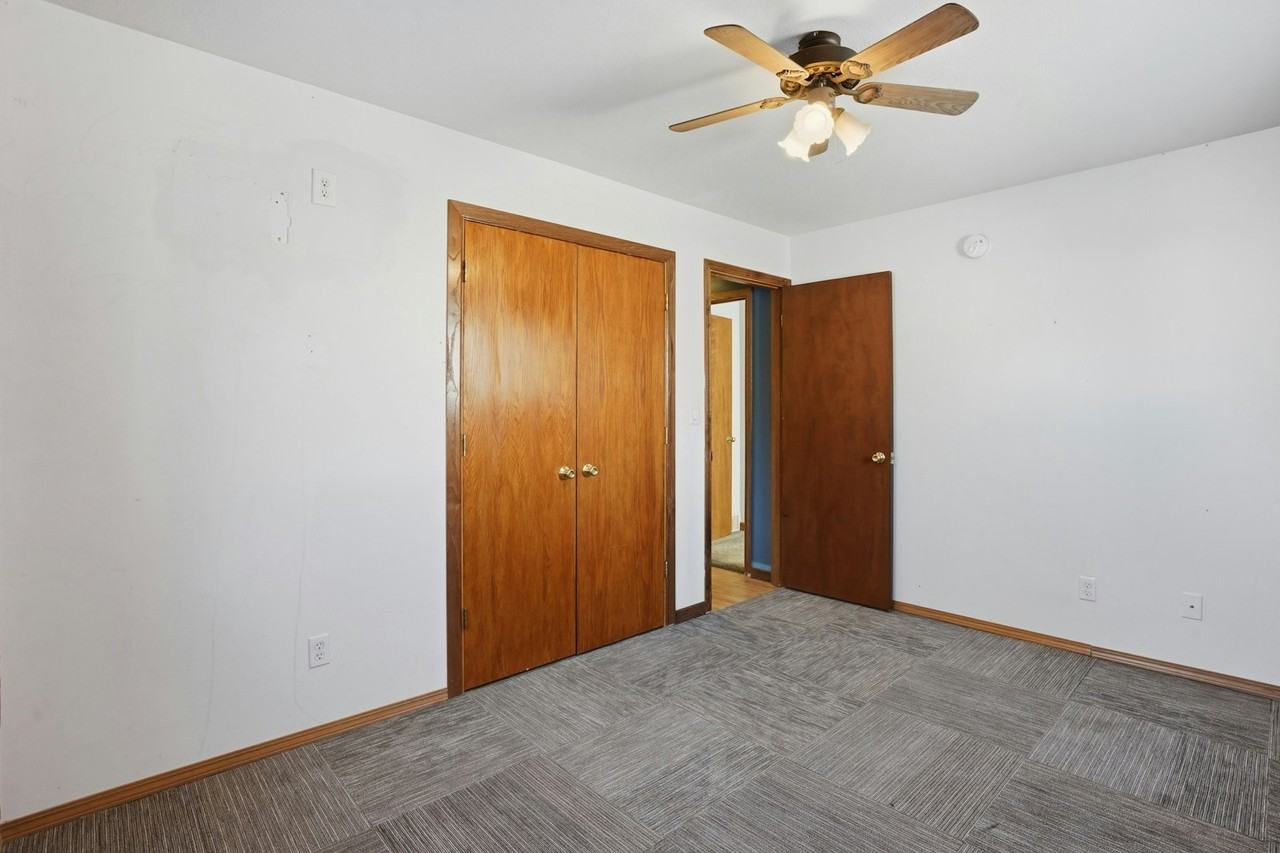 617 5th St SE - Photo 6 of 22