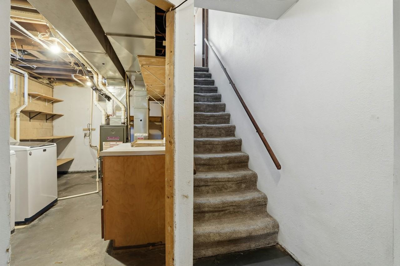 617 5th St SE - Photo 7 of 22