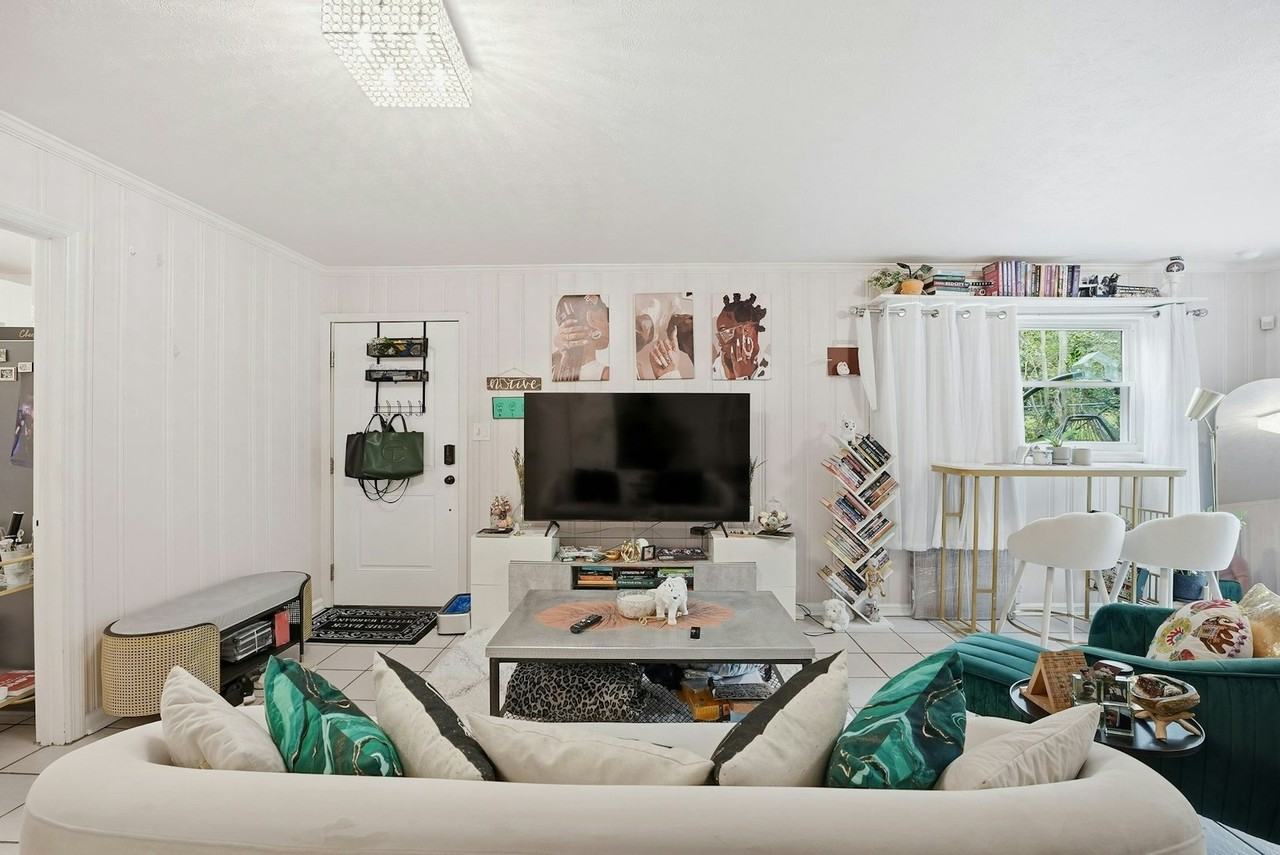 1159 Arlington Parkway Northeast, Unit Bottom - Photo 2 of 8