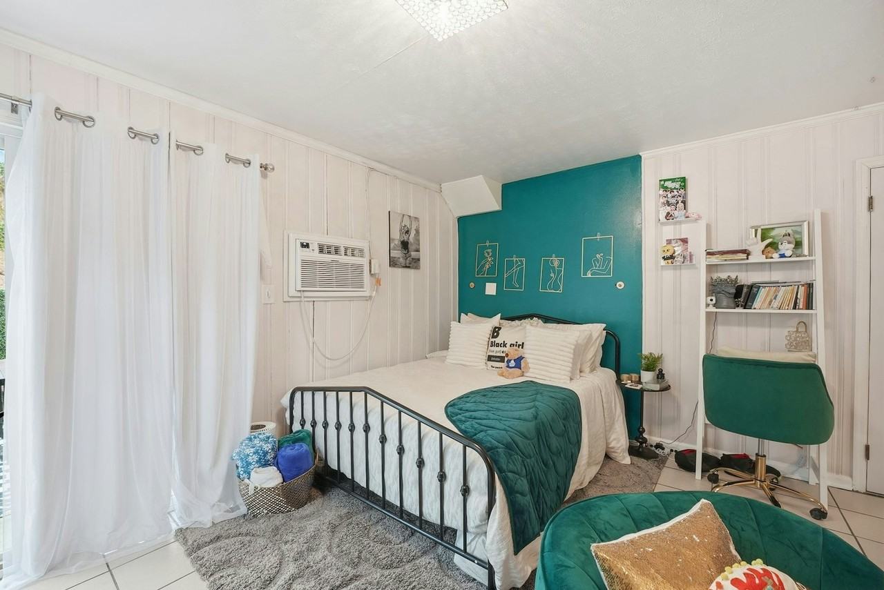 1159 Arlington Parkway Northeast, Unit Bottom - Photo 3 of 8