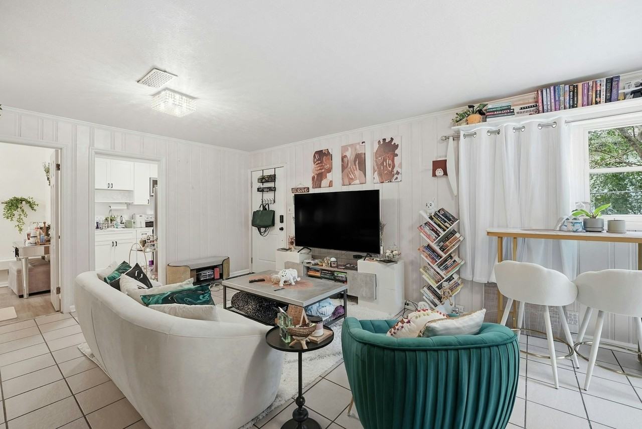 1159 Arlington Parkway Northeast, Unit Bottom - Photo 4 of 8