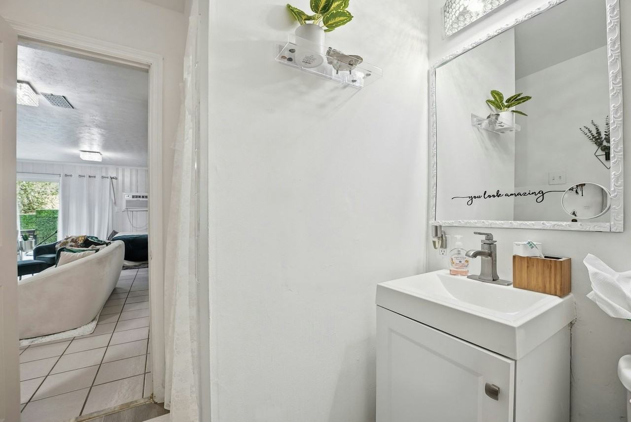 1159 Arlington Parkway Northeast, Unit Bottom - Photo 5 of 8