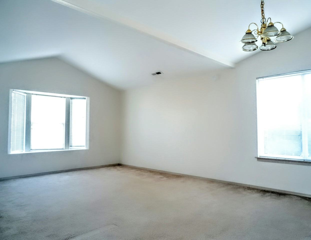 16901 SE 6th St - Photo 4 of 20