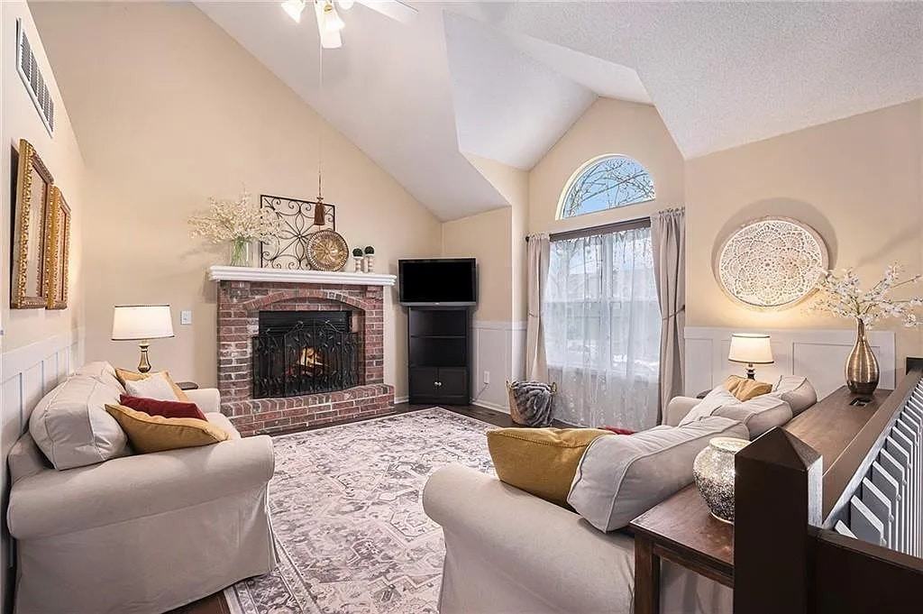 18443 West 160th Terrace - Photo 2 of 30